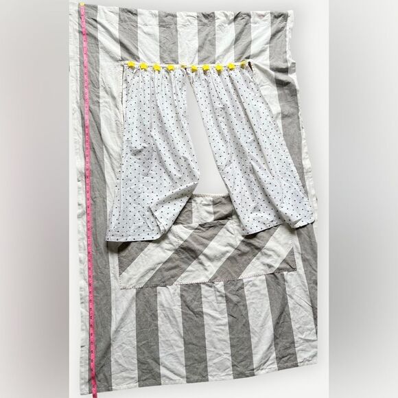 Crate & Barrel Crate&kid’s Kid’s Fabric Doorway Puppet Theater Pretend Play. - Picture 4 of 6